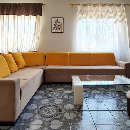 Fabio'S Apartment Vlore Bagian luar foto