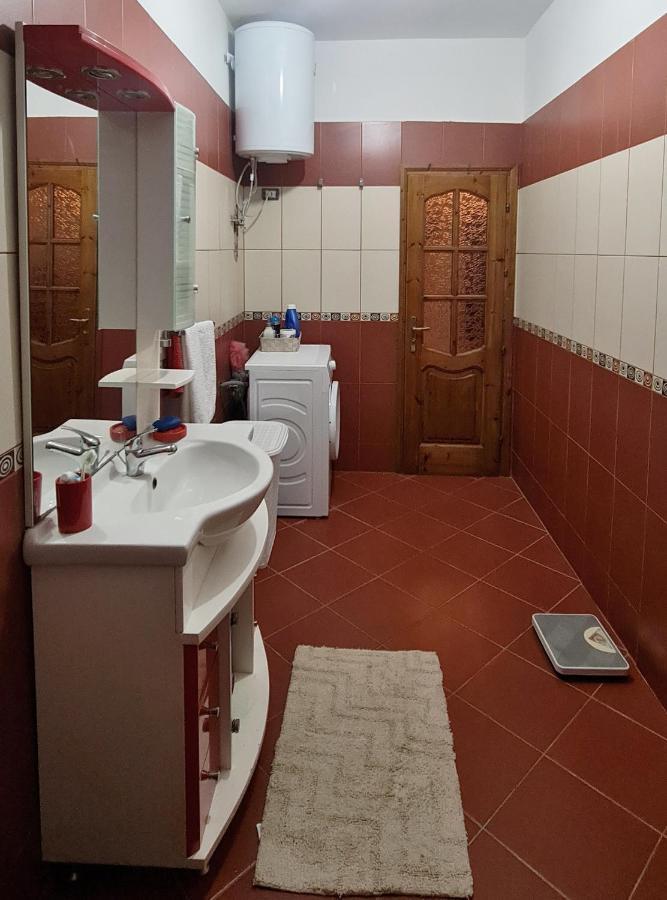 Fabio'S Apartment Vlore Bagian luar foto