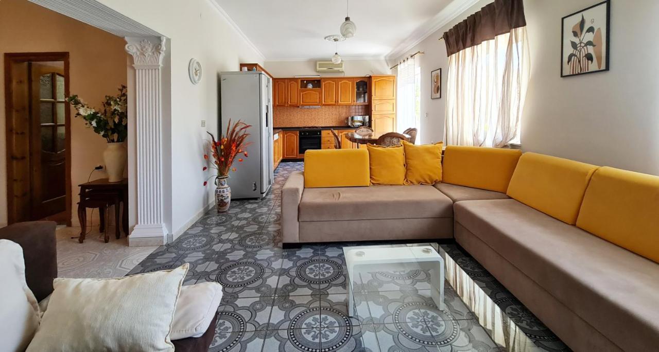 Fabio'S Apartment Vlore Bagian luar foto