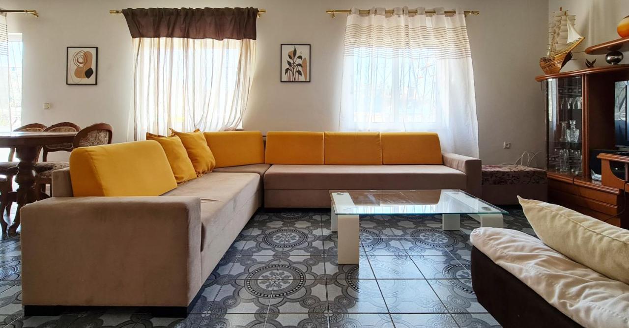 Fabio'S Apartment Vlore Bagian luar foto